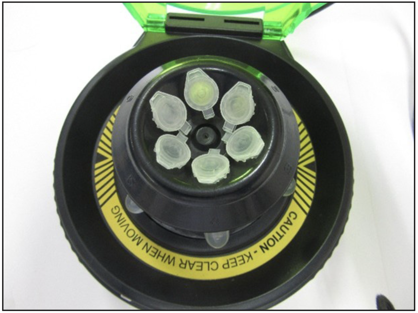Figura 2. Proceso de laboratorio, en el cual se colocaron los tubos ependorf en la microcentrífuga.